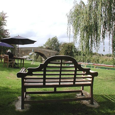 Hotel The Trout At Tadpole Bridge Faringdon Exterior foto