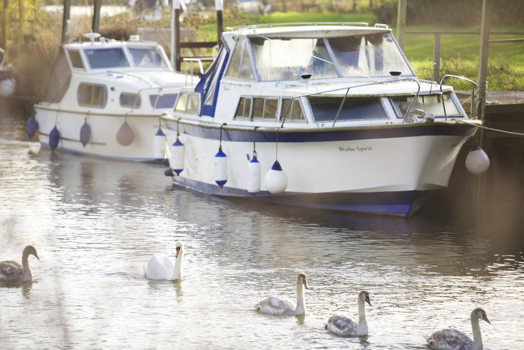 Hotel The Trout At Tadpole Bridge Faringdon Exterior foto