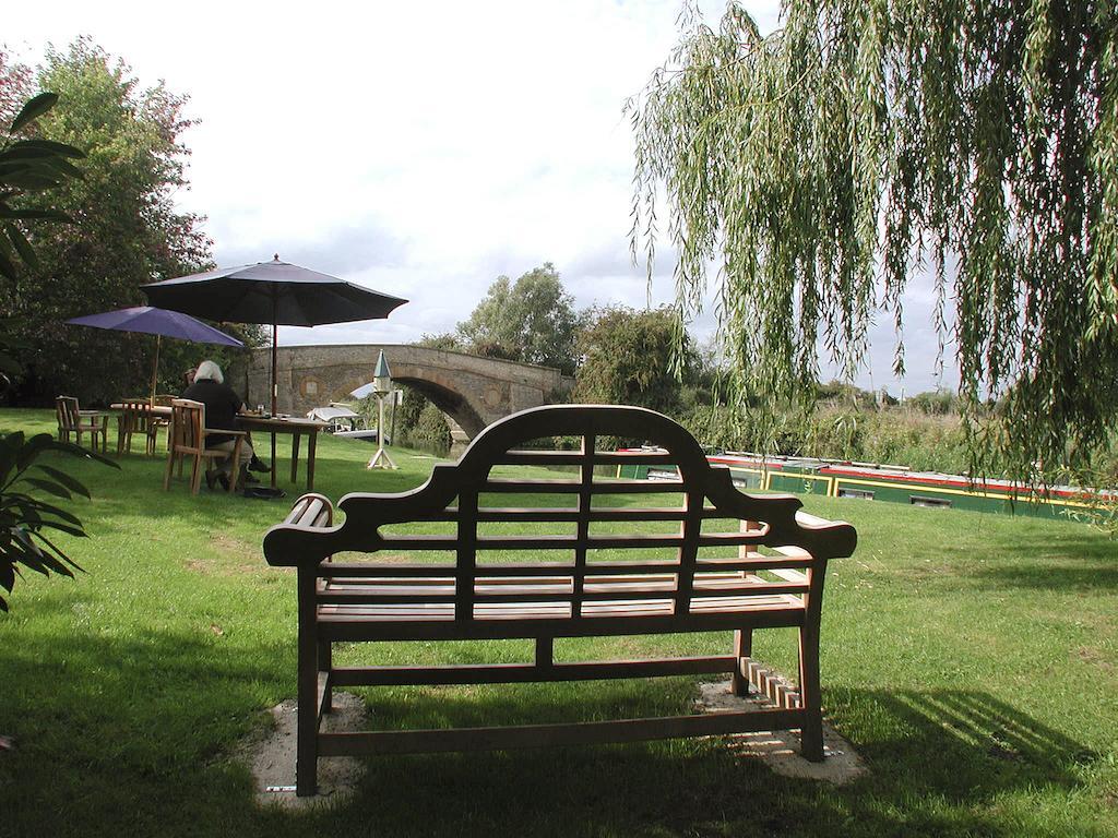 Hotel The Trout At Tadpole Bridge Faringdon Exterior foto